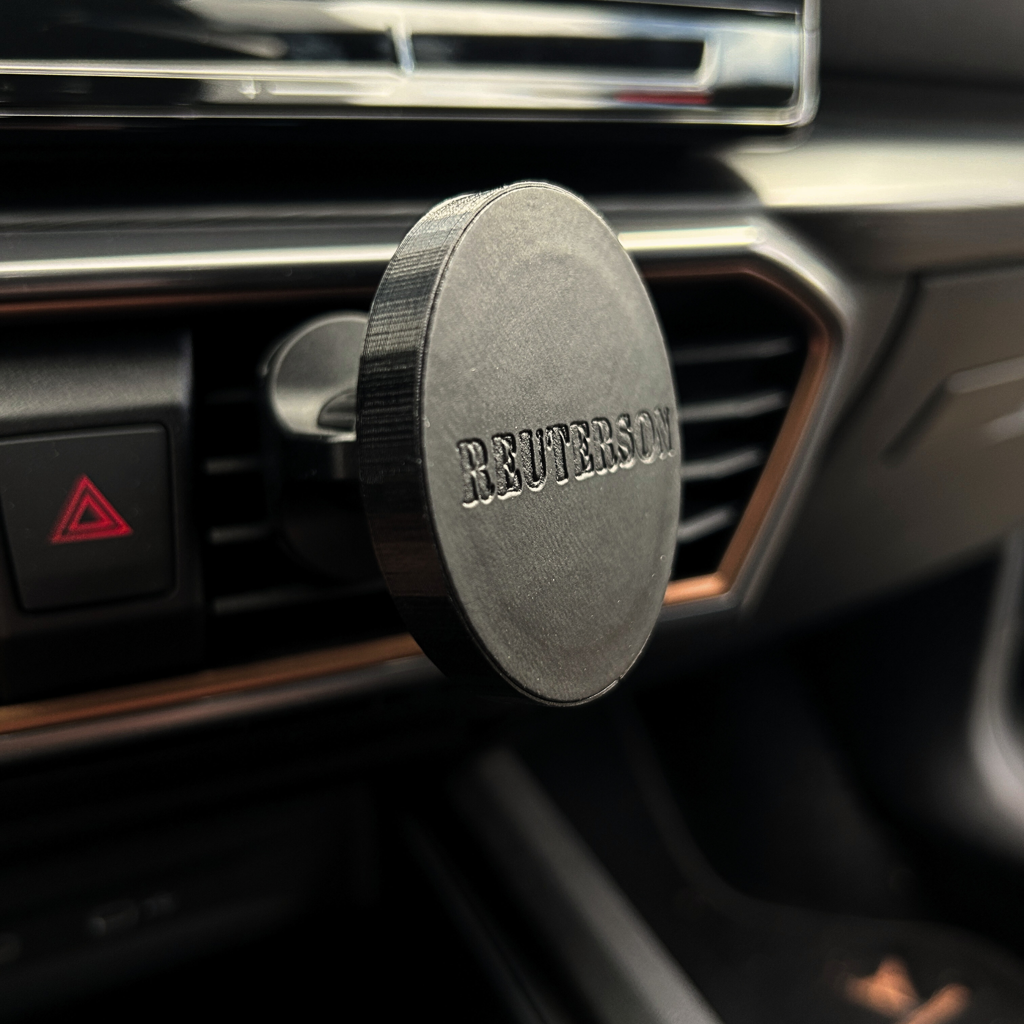 Magnethalter (MagSafe) für Auto - Reuterson Carbon Cover